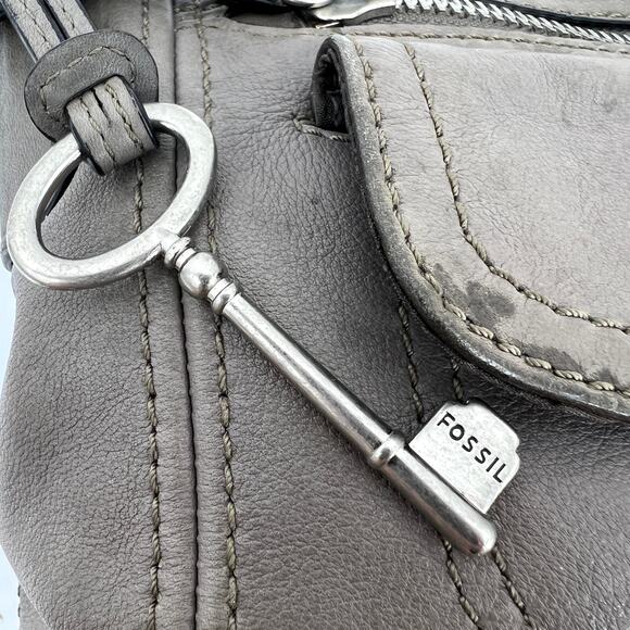 Fossil Greige Vintage Leather Shoulder Bag with Key Charm Weathered - Picture 3 of 10